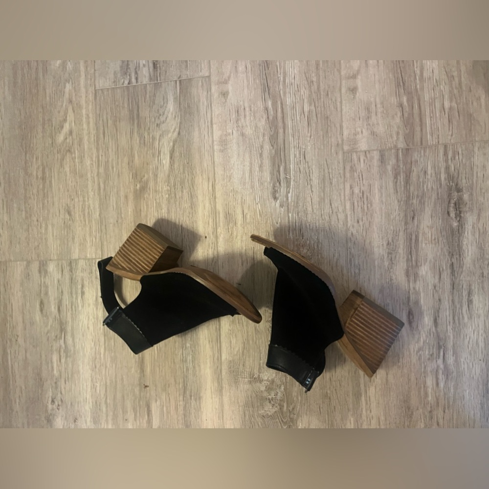 Tom’s suede heels